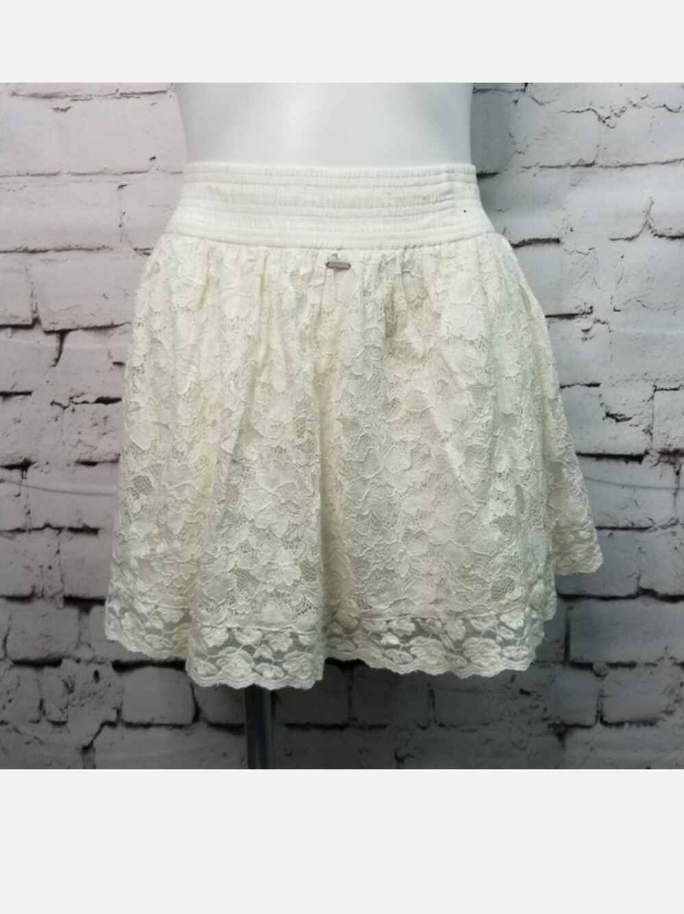 Gilly Hicks Sydney Lace Lined Creamy Mini Skirt